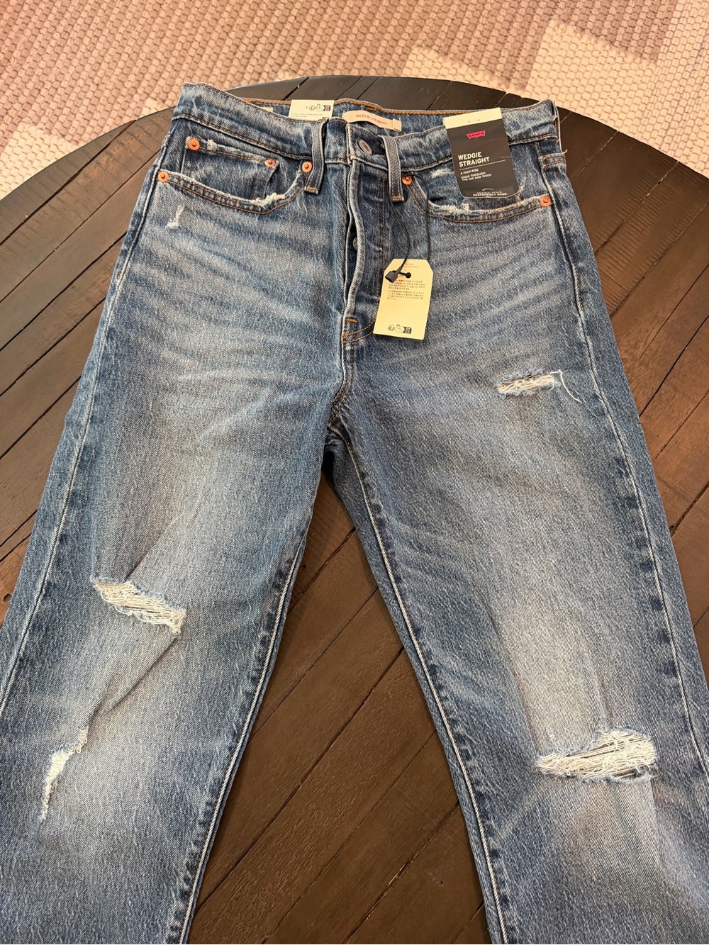 🔥NWT LEVI’S Wedgie Straight leg Jeans size 27Wx28L Women’s Brand new - Picture 4 of 9